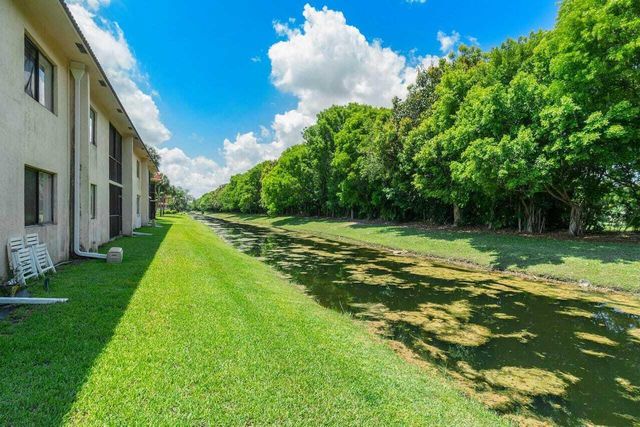 341 Lakeview Drive 203, Weston, FL 33326