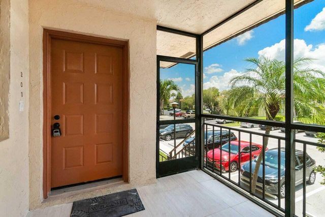 341 Lakeview Drive 203, Weston, FL 33326
