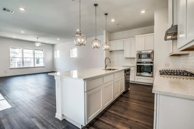 6205 Queens Path, North Richland Hills, TX 76180