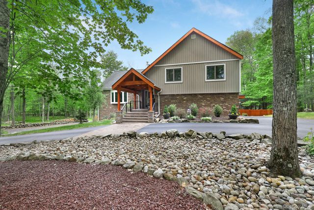 90 M And M Road, Middletown, NY 10940