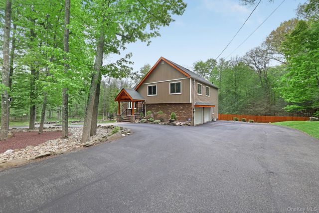 90 M And M Road, Middletown, NY 10940
