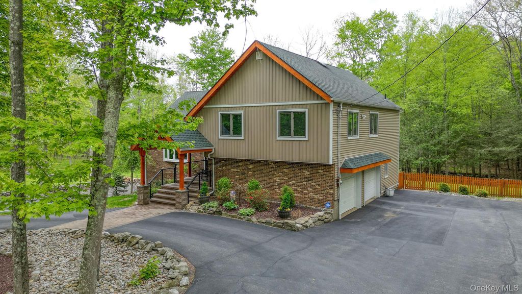 90 M And M Road, Middletown, NY 10940