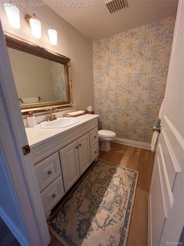 800 Saint Johns Boulevard, Lincoln Park, MI 48146