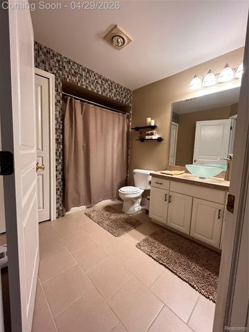 800 Saint Johns Boulevard, Lincoln Park, MI 48146