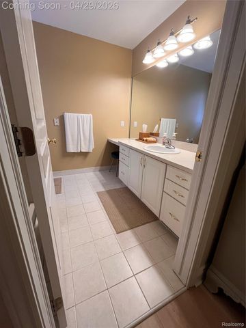 800 Saint Johns Boulevard, Lincoln Park, MI 48146
