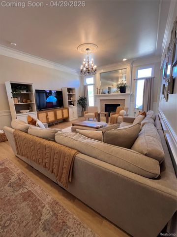 800 Saint Johns Boulevard, Lincoln Park, MI 48146
