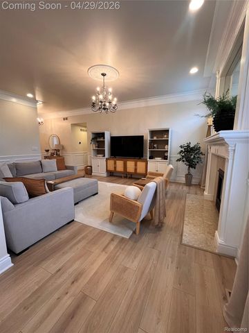 800 Saint Johns Boulevard, Lincoln Park, MI 48146