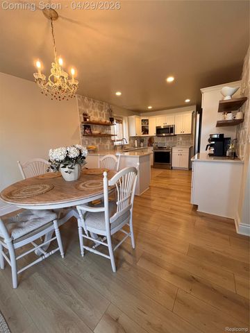 800 Saint Johns Boulevard, Lincoln Park, MI 48146