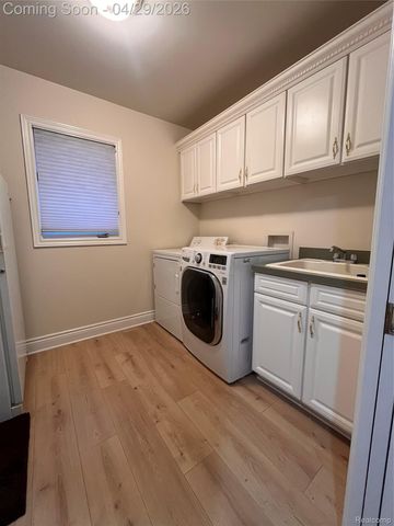 800 Saint Johns Boulevard, Lincoln Park, MI 48146