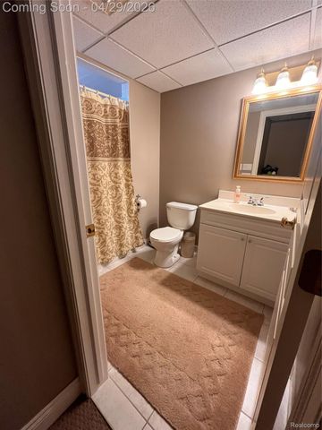 800 Saint Johns Boulevard, Lincoln Park, MI 48146