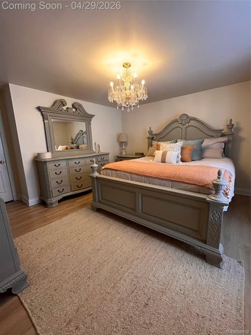 800 Saint Johns Boulevard, Lincoln Park, MI 48146