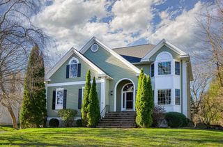 43 Edgewood Road, Southborough, MA 01772