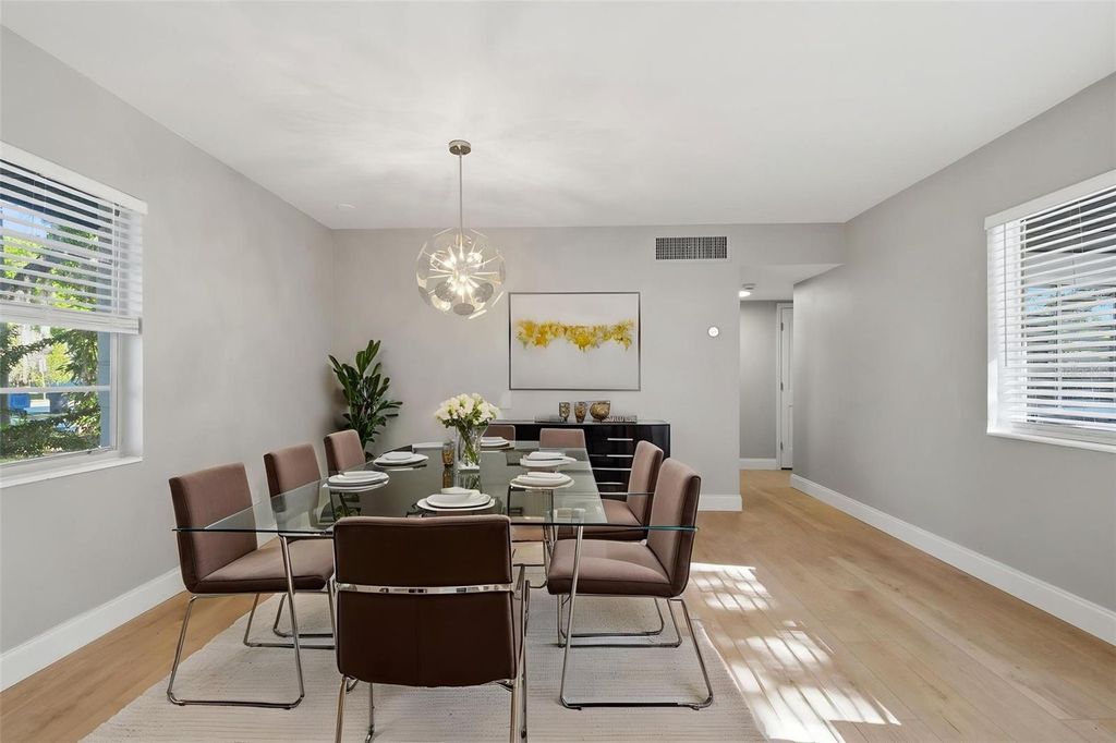 Image 20 of property listing at 405 SHORE DRIVE E, Oldsmar, FL 34677