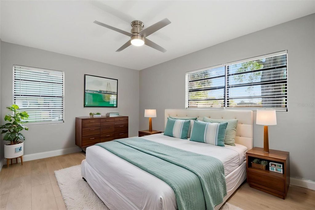 Image 21 of property listing at 405 SHORE DRIVE E, Oldsmar, FL 34677