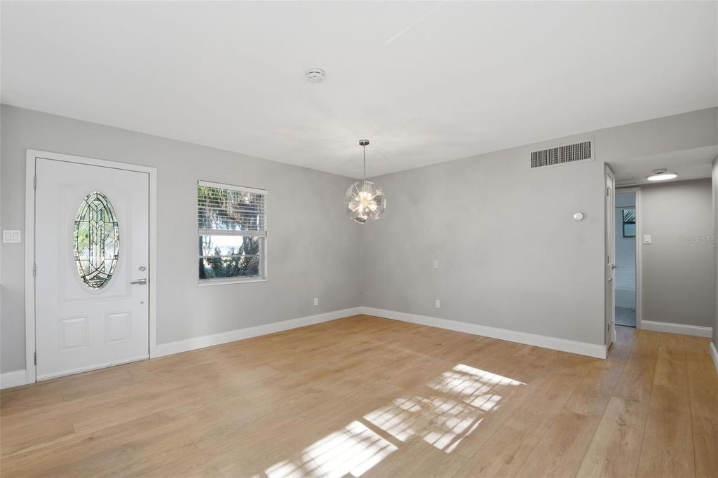 Image 30 of property listing at 405 SHORE DRIVE E, Oldsmar, FL 34677