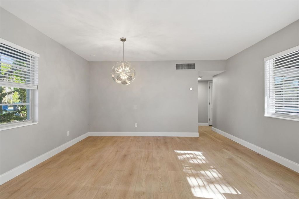 Image 31 of property listing at 405 SHORE DRIVE E, Oldsmar, FL 34677