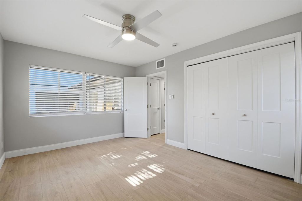 Image 40 of property listing at 405 SHORE DRIVE E, Oldsmar, FL 34677