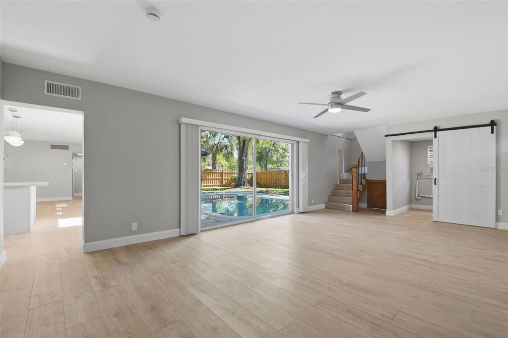 Image 43 of property listing at 405 SHORE DRIVE E, Oldsmar, FL 34677