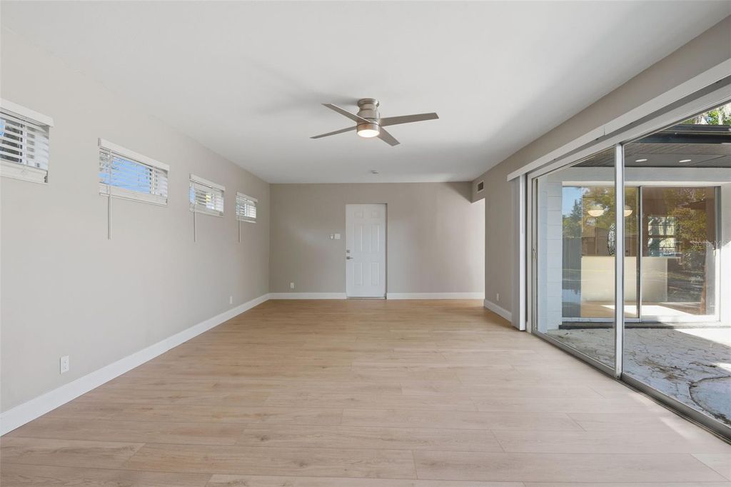 Image 46 of property listing at 405 SHORE DRIVE E, Oldsmar, FL 34677