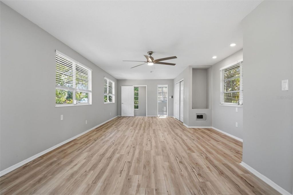 Image 48 of property listing at 405 SHORE DRIVE E, Oldsmar, FL 34677