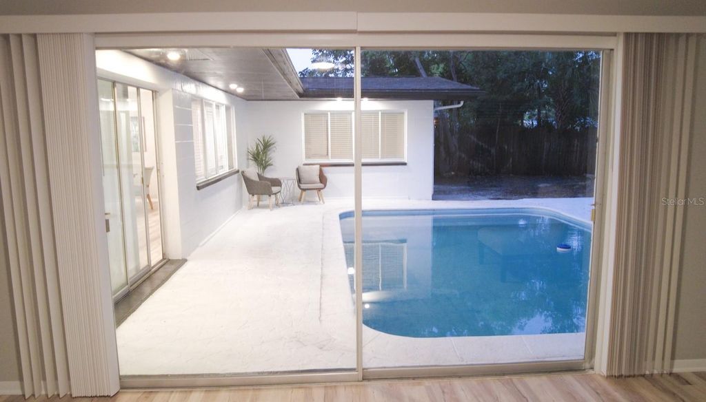 Image 6 of property listing at 405 SHORE DRIVE E, Oldsmar, FL 34677