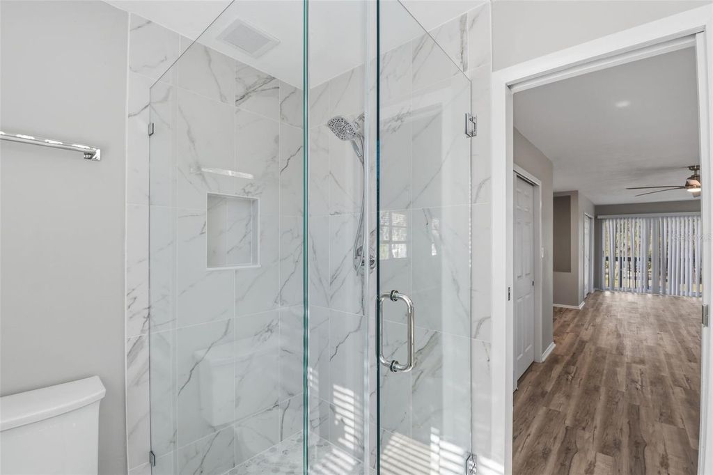 Image 51 of property listing at 405 SHORE DRIVE E, Oldsmar, FL 34677