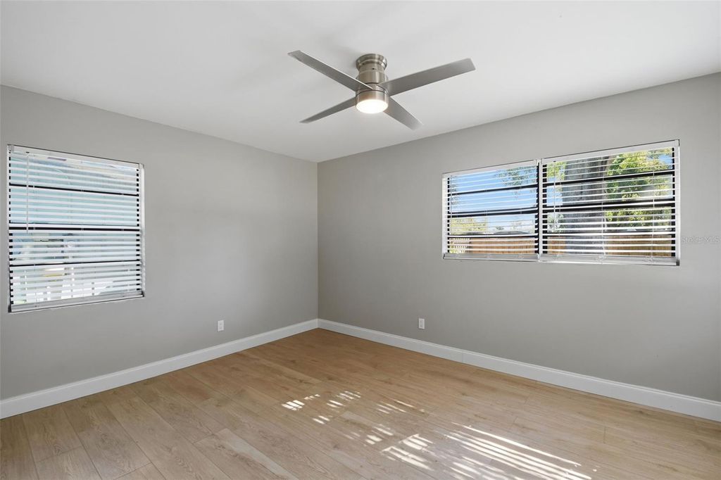 Image 52 of property listing at 405 SHORE DRIVE E, Oldsmar, FL 34677