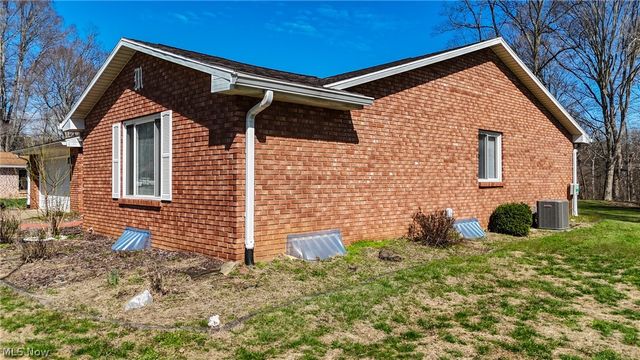 206 Ellsworth Drive, Marietta, OH 45750