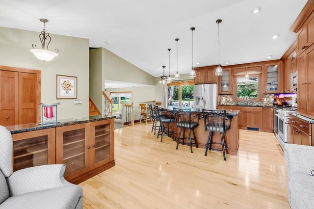 4619 Heather Way N, Oakdale, MN 55128