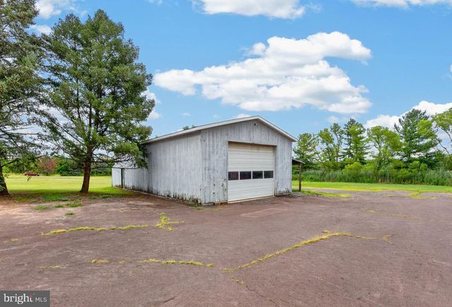 2114 STORE RD, Skippack, PA 19474