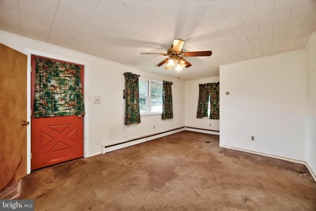 2114 STORE RD, Skippack, PA 19474