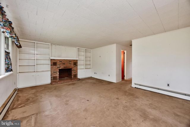 2114 STORE RD, Skippack, PA 19474
