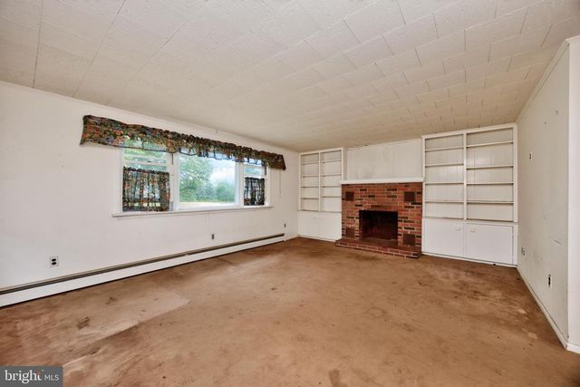2114 STORE RD, Skippack, PA 19474