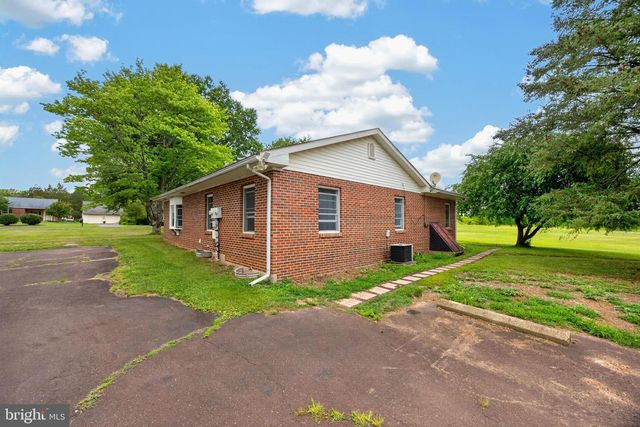 2114 STORE RD, Skippack, PA 19474