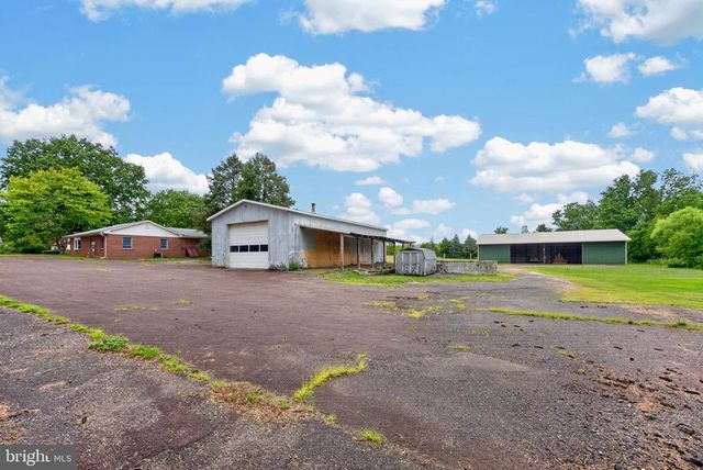 2114 STORE RD, Skippack, PA 19474