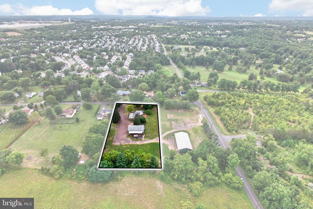 2114 STORE RD, Skippack, PA 19474