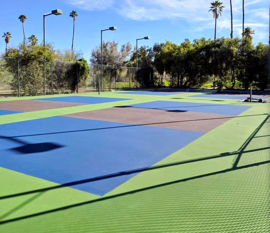 2113 Sunshine Way, Palm Springs, CA 92264