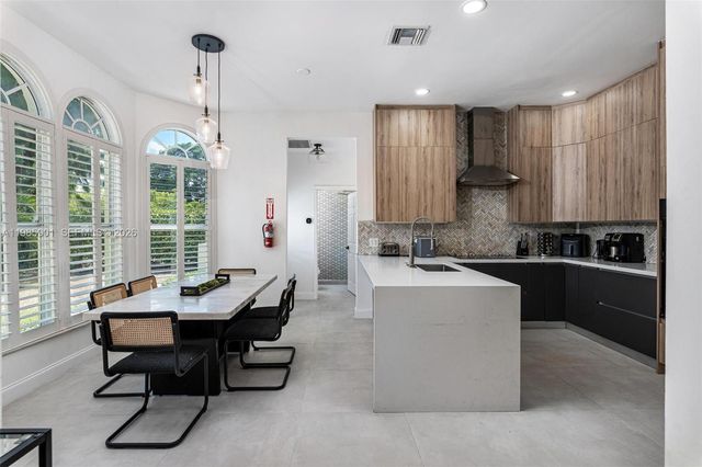 5100 NW 76th Place, Fort Lauderdale, FL 33073