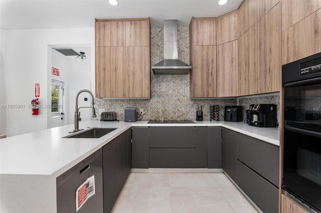 5100 NW 76th Place, Fort Lauderdale, FL 33073