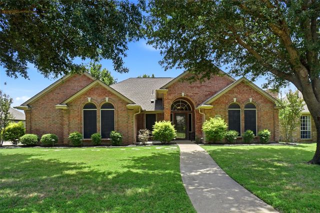 106 Honeysuckle Drive, Justin, TX 76247
