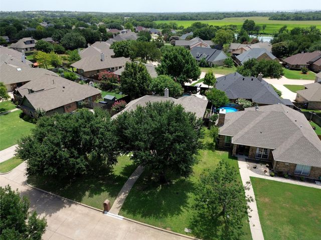 106 Honeysuckle Drive, Justin, TX 76247