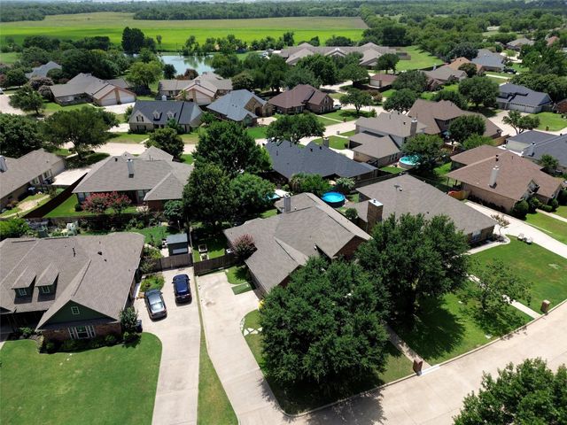 106 Honeysuckle Drive, Justin, TX 76247