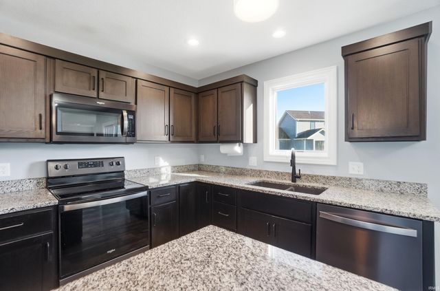 17192 Delancey Court, Huntertown, IN 46748