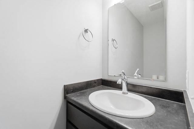 17192 Delancey Court, Huntertown, IN 46748