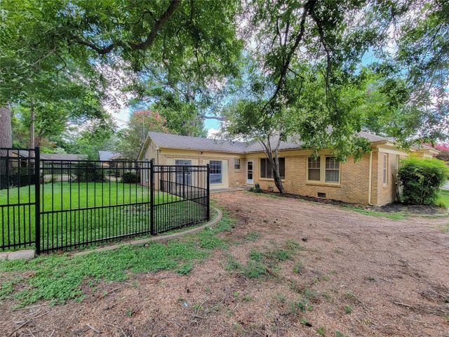 1502 S Market Street, Brenham, TX 77833