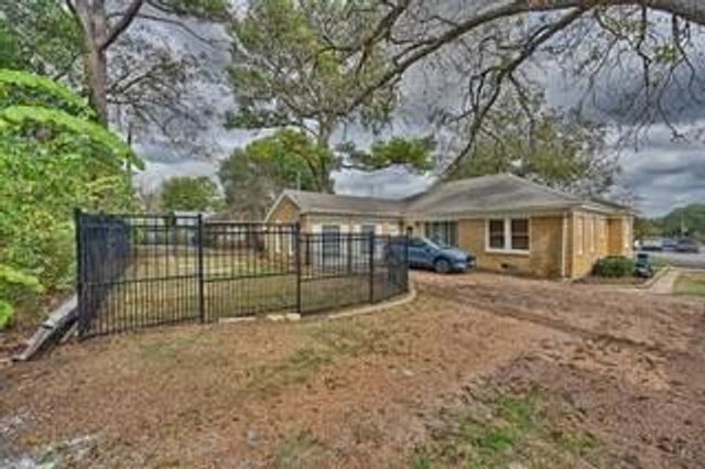 1502 S Market Street, Brenham, TX 77833