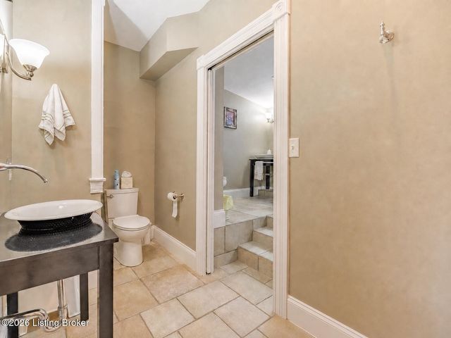 2037 Alta Ave, Louisville, KY 40205