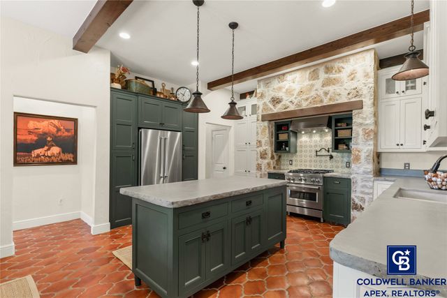 1505 Whispering Oaks Court, Granbury, TX 76049