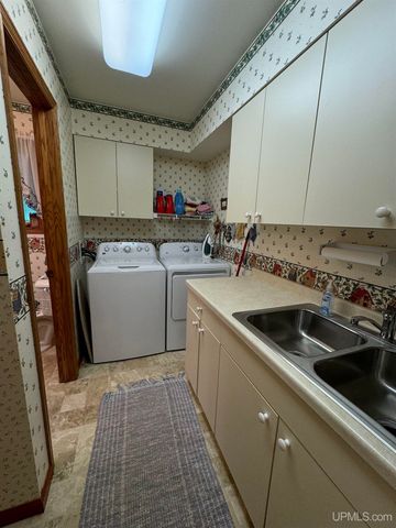 W5940 Springview Dr, Norway, MI 49870