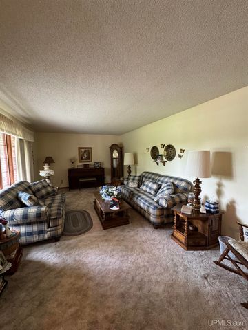 W5940 Springview Dr, Norway, MI 49870